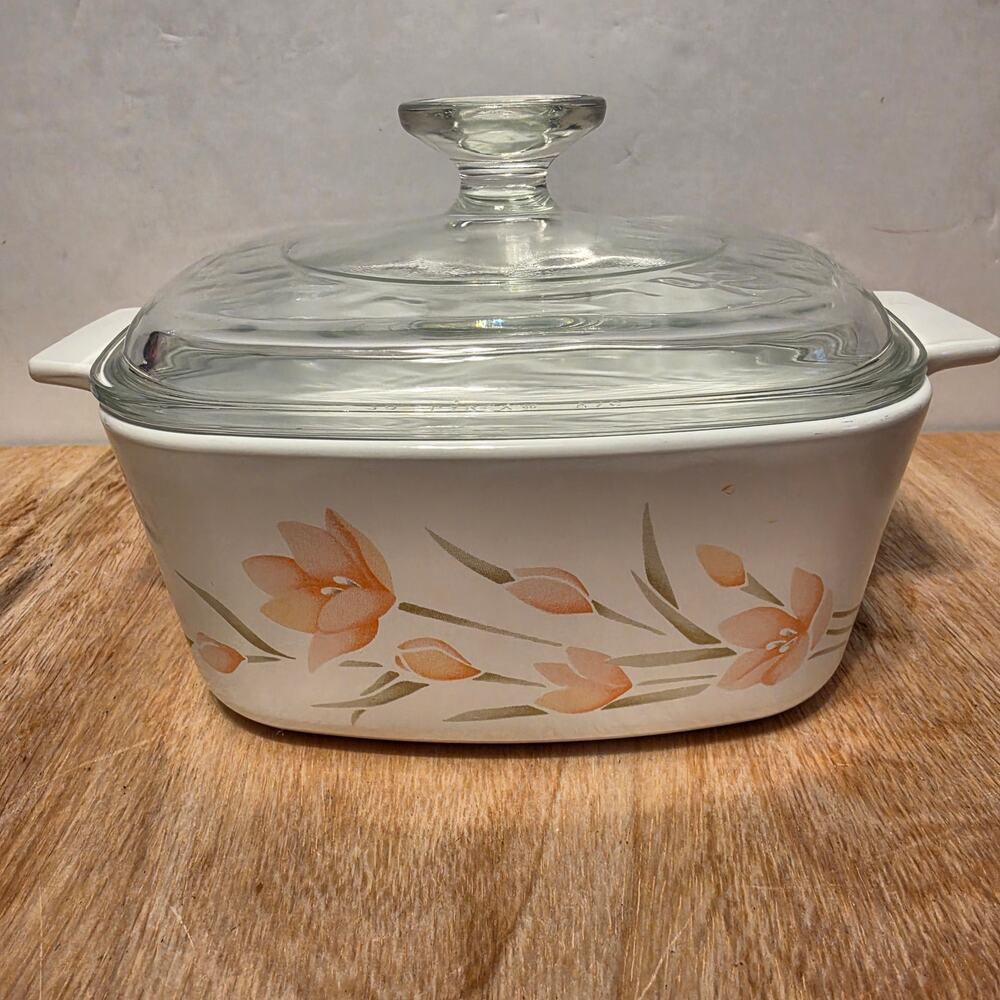 Corning Ware Peach Floral 1.5 L Casserole Dish with Lid peach tulip-like floral